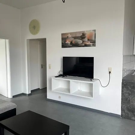 إن أوليغز شقة